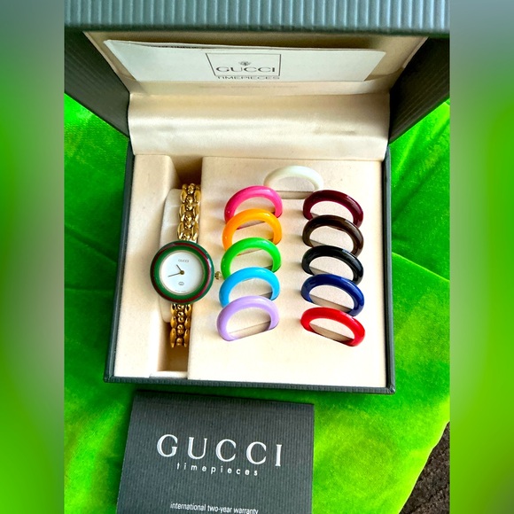 Beautiful DRESSY GUCCI watch w/ change bezels 💚❤️🖤💙🤍💛🧡 - Picture 4 of 12